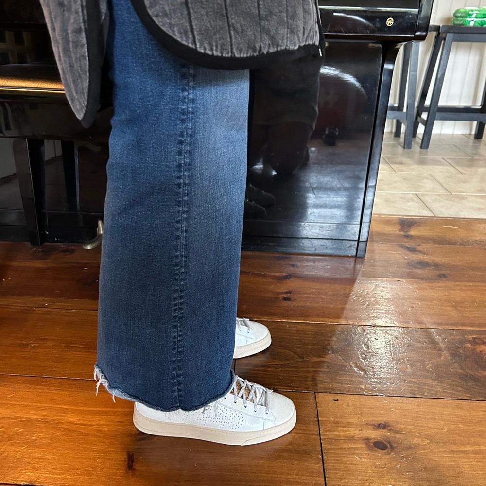 Womenrs Denim 
Stretch for comfort 
Great condition